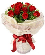 12 adet kırmızı gül buketi  Hakkari 14 şubat sevgililer günü çiçek 