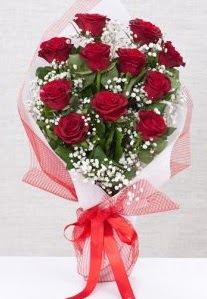 11 kırmızı gülden buket çiçeği  Hakkari uluslararası çiçek gönderme 